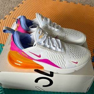 Nike women’s airmax 270 sneakers size 8